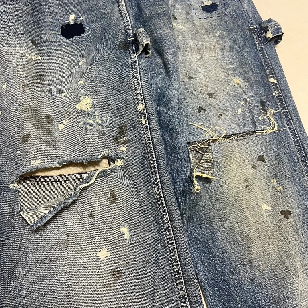 Proofing VS ZP SAINT Mxxxxxx SAINT_DENIM PANTS/PAINTER /BLUE Knife cut holes and splashed ink logging trousers Patch jeans Blue S-XL All accessories are molded and customized Super heavy work Washed and worn Knife cut holes Artificial ink splashed graffiti Genuine version Loose and stylish